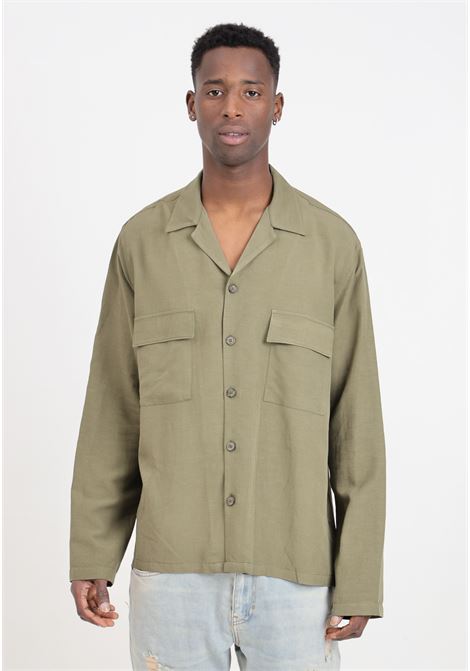 Camicia da uomo verde con tasche sul davanti IM BRIAN | CA2899101